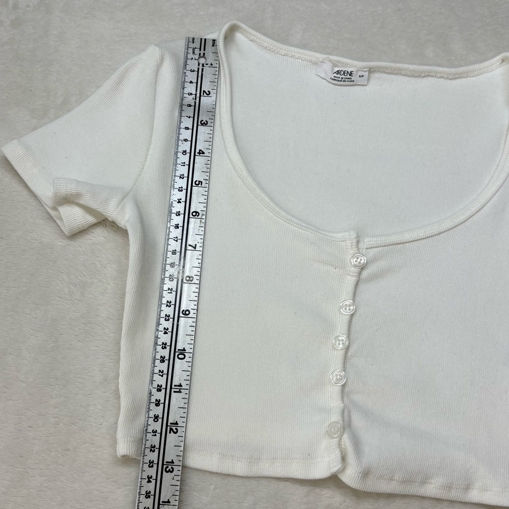 Ardene White Ribbed Scoopneck Short Sleeve Button Front Crop Top Size Small - Picture 9 of 10